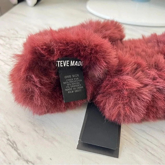 Steve Madden Faux Fur Fingerless Gloves/Mittens​ Stretch Burgundy One Size - Picture 5 of 6